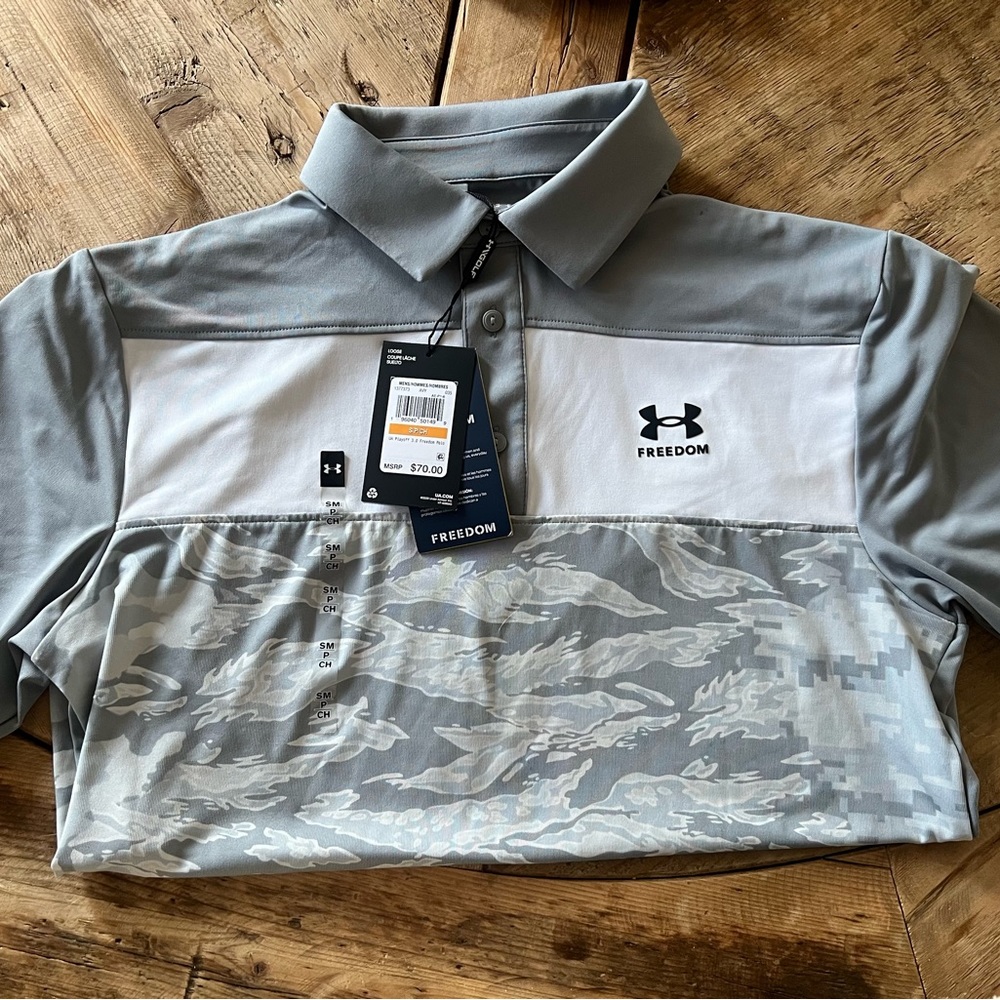 NEW WITH TAGS Men’s Small Under Armour Golf Shirt
